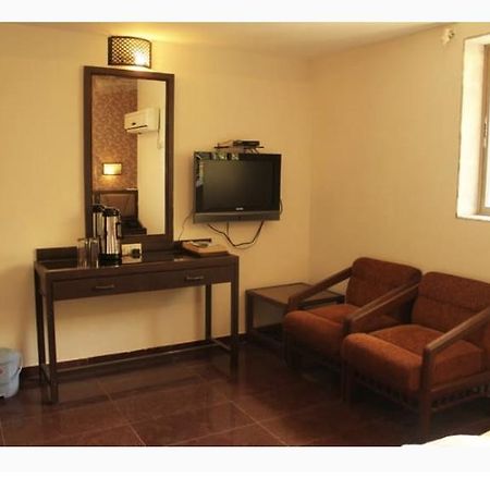 Hotel Ganesh Palace Mumbai Exterior photo